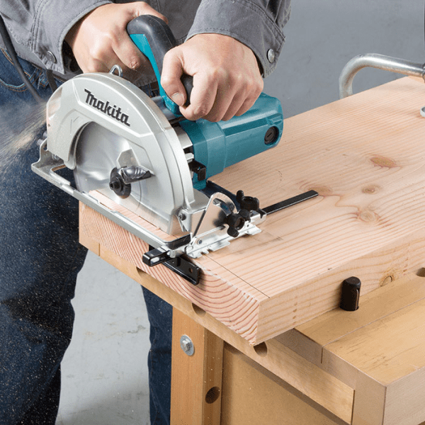 serra_circular_hs7010_makita_uso-min